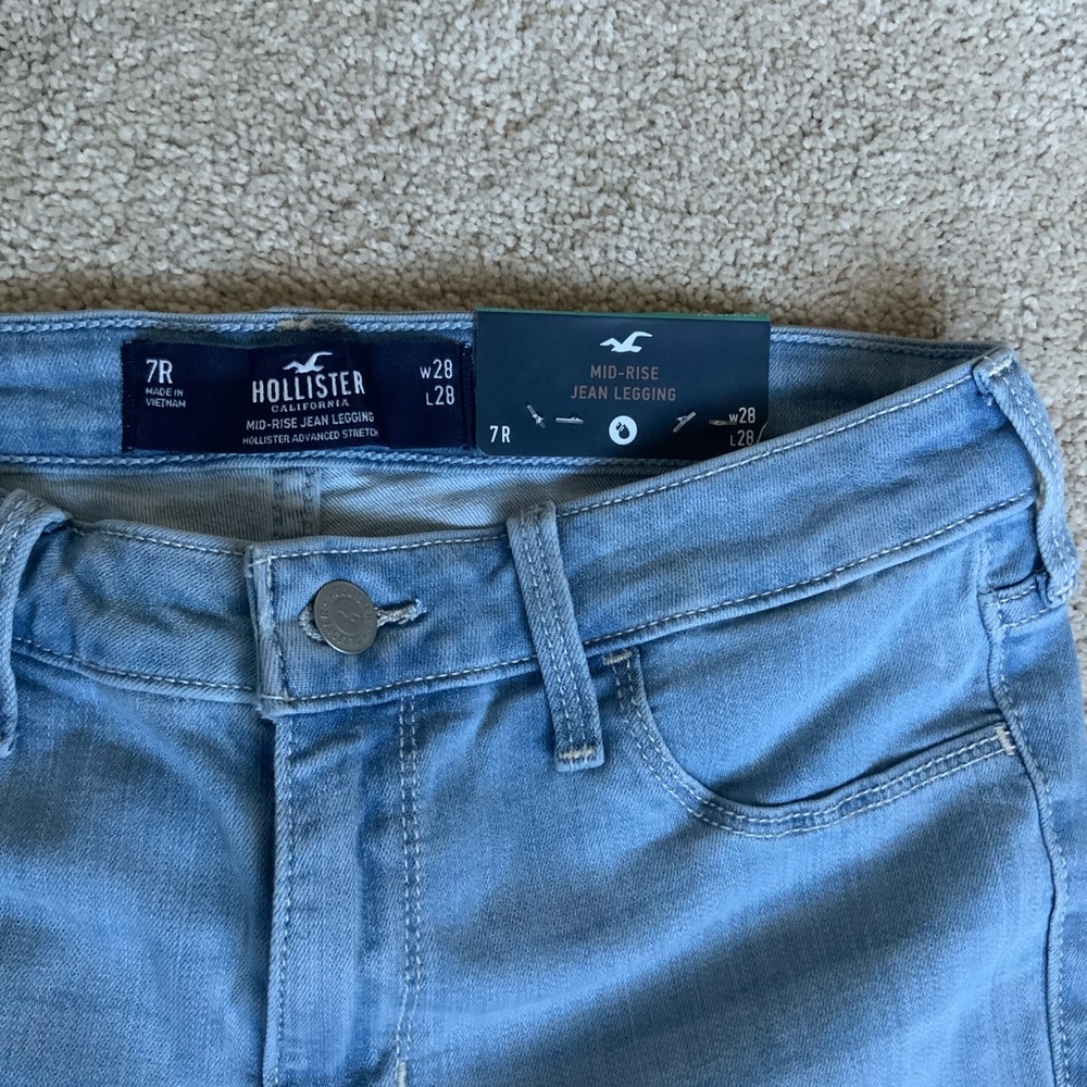 Hollister Mid-Rise Jean Legging — Size 7R — Light to Medium Wash — Never Worn